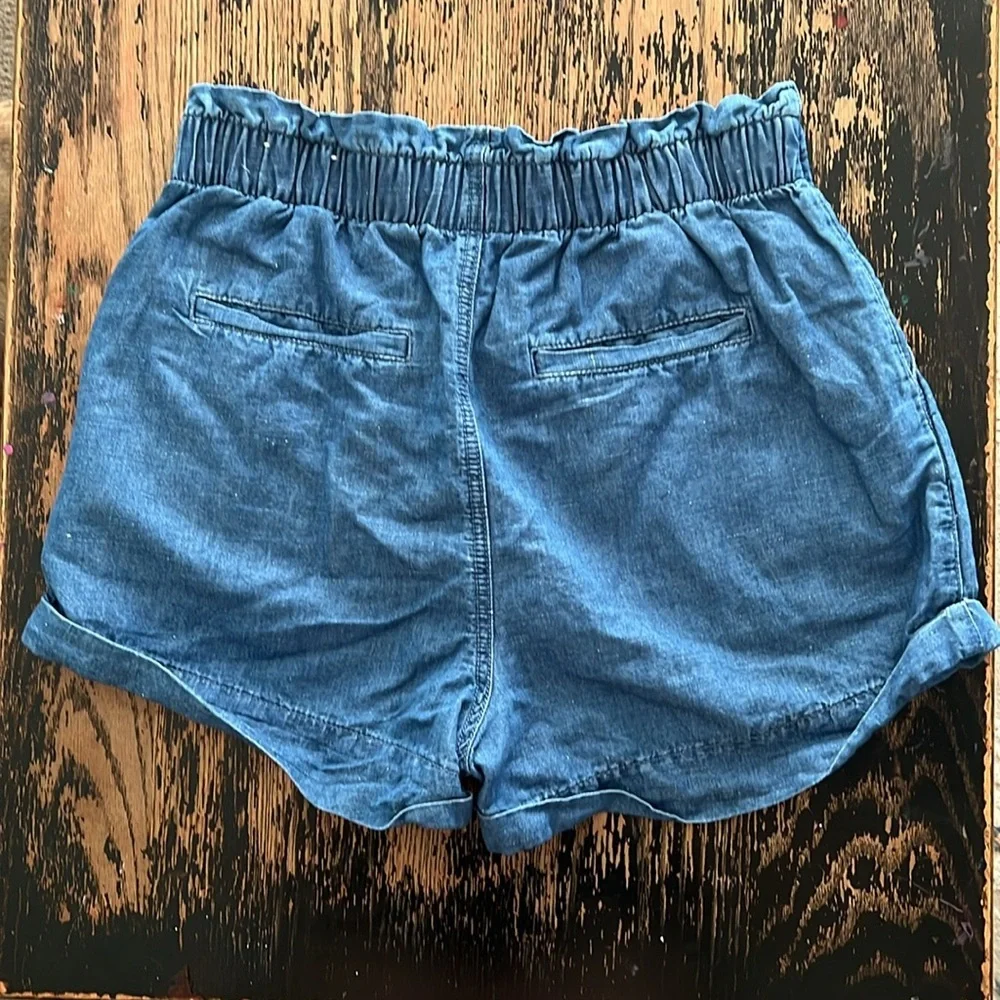 NWOT AMERICAN EAGLE WOMENS PAPERBAG SHORTS 6 DENIM JEAN BLUE CHAMBRAY ELASTIC AE